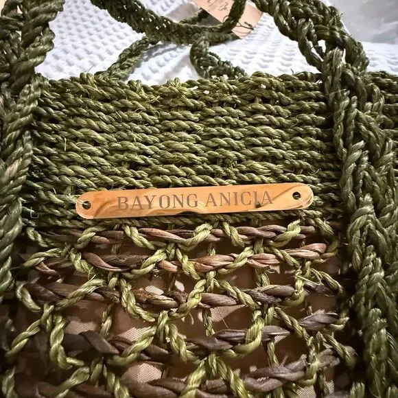 Bayong Anicia Green Woven Straw Tote Bag - Picture 2 of 8